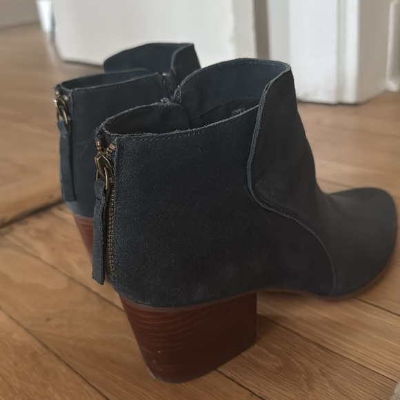 Navy suede Sole Society ankle boots. Barely worn. - Picture 2 of 4